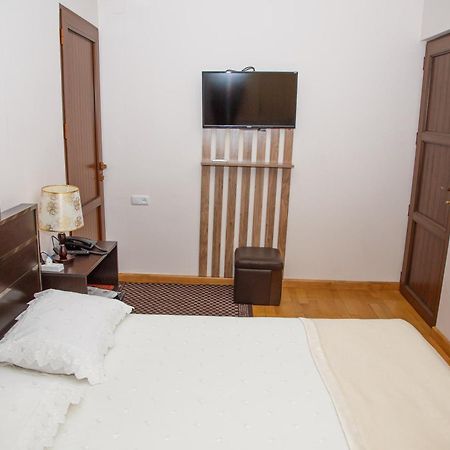Daniel Boutique Hotel Yerevan Bagian luar foto