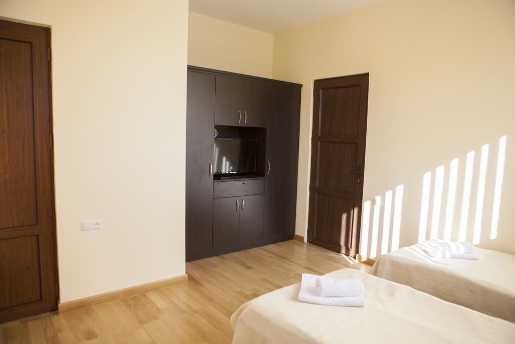 Daniel Boutique Hotel Yerevan Bagian luar foto