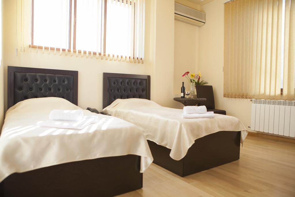 Daniel Boutique Hotel Yerevan Bagian luar foto