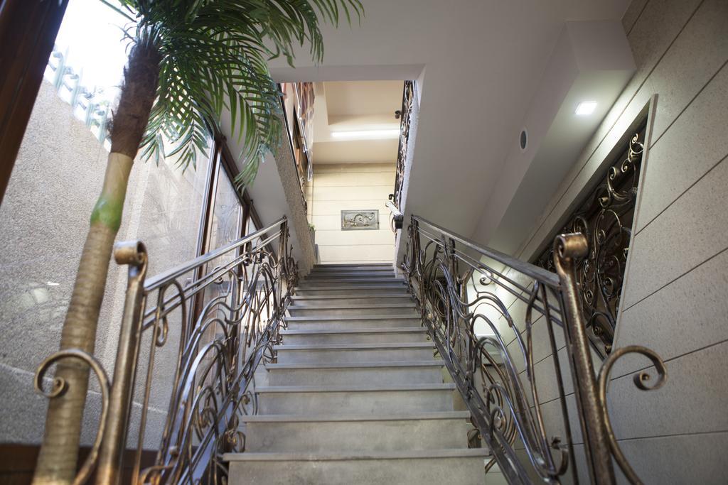 Daniel Boutique Hotel Yerevan Bagian luar foto