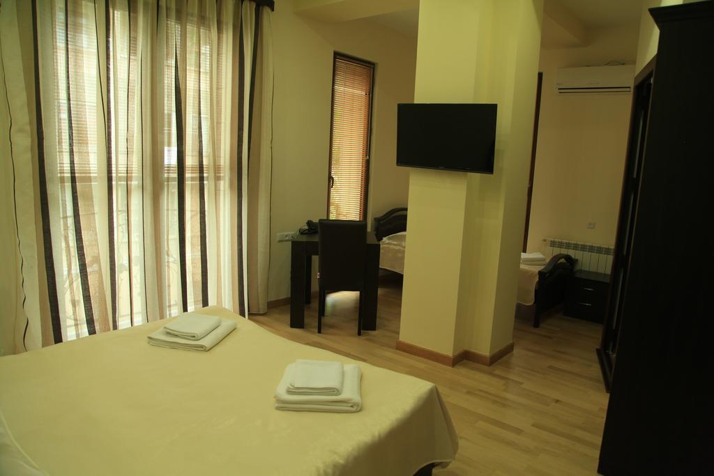 Daniel Boutique Hotel Yerevan Bagian luar foto