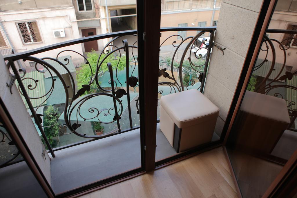 Daniel Boutique Hotel Yerevan Bagian luar foto