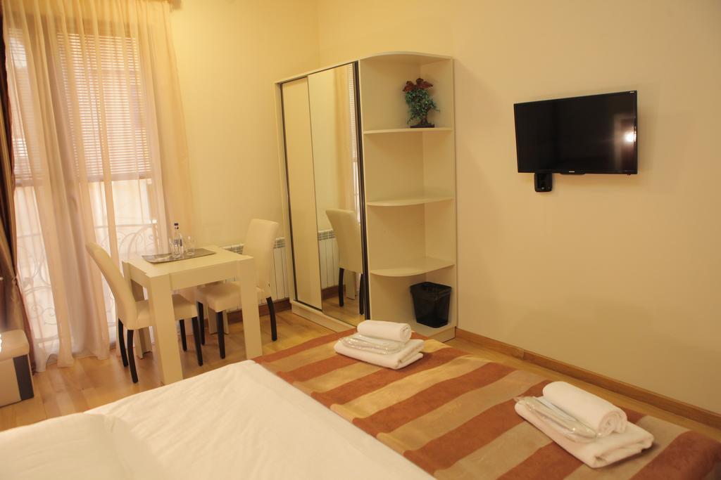 Daniel Boutique Hotel Yerevan Bagian luar foto