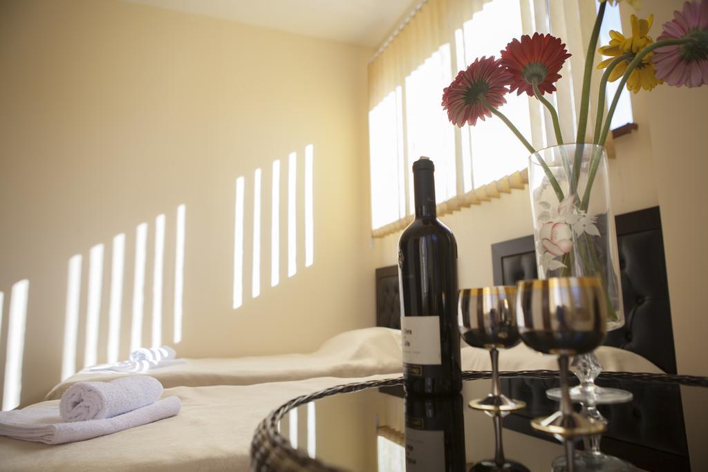 Daniel Boutique Hotel Yerevan Bagian luar foto