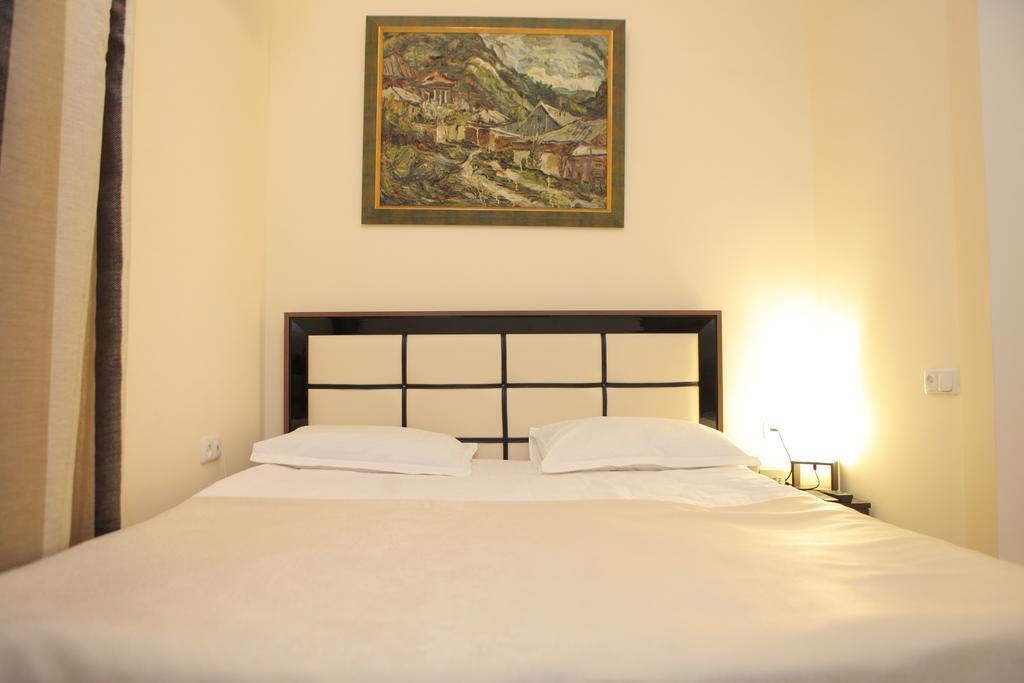 Daniel Boutique Hotel Yerevan Bagian luar foto