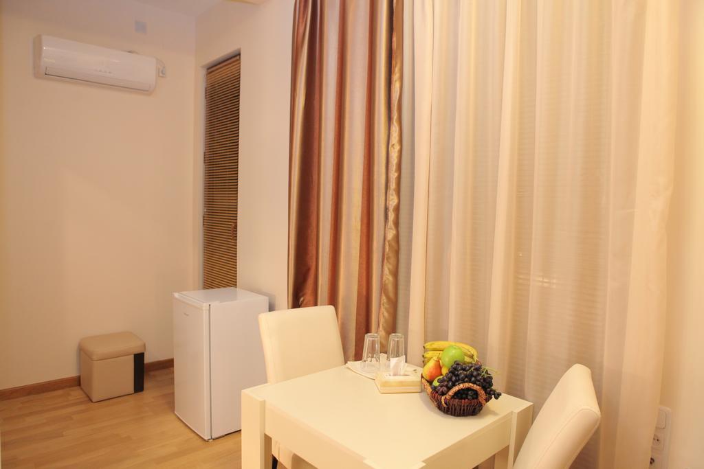 Daniel Boutique Hotel Yerevan Bagian luar foto