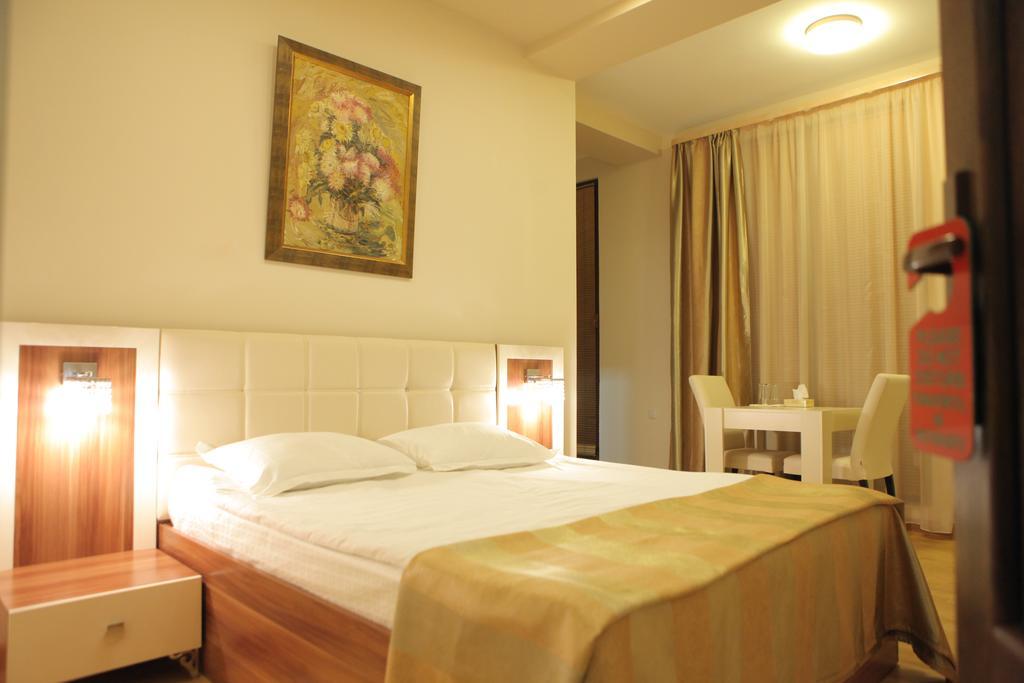 Daniel Boutique Hotel Yerevan Bagian luar foto