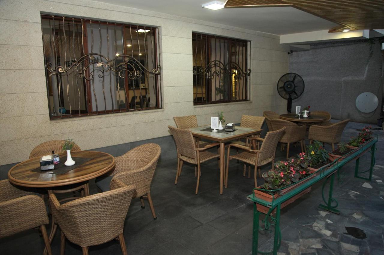 Daniel Boutique Hotel Yerevan Bagian luar foto