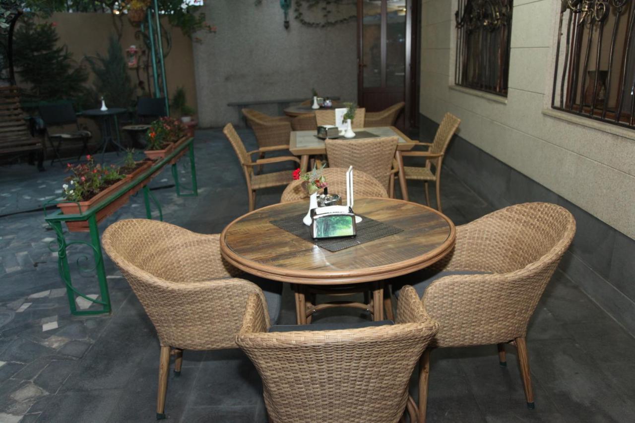 Daniel Boutique Hotel Yerevan Bagian luar foto